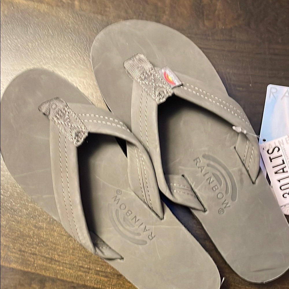 Rainbow wide strap flip flops-color is grey